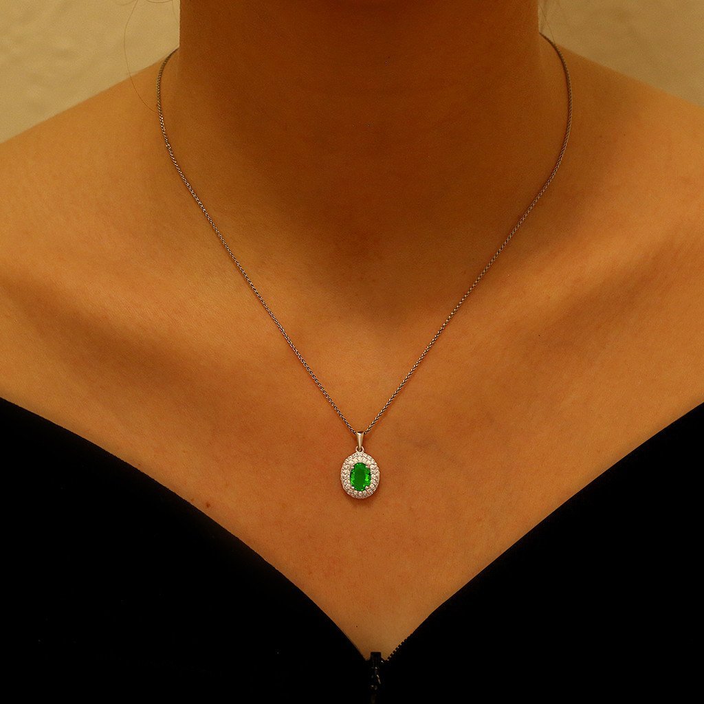 Gemvine Sterling Silver Cubic Crystal Pendant in Green + 18 Inch Adjustable Chain