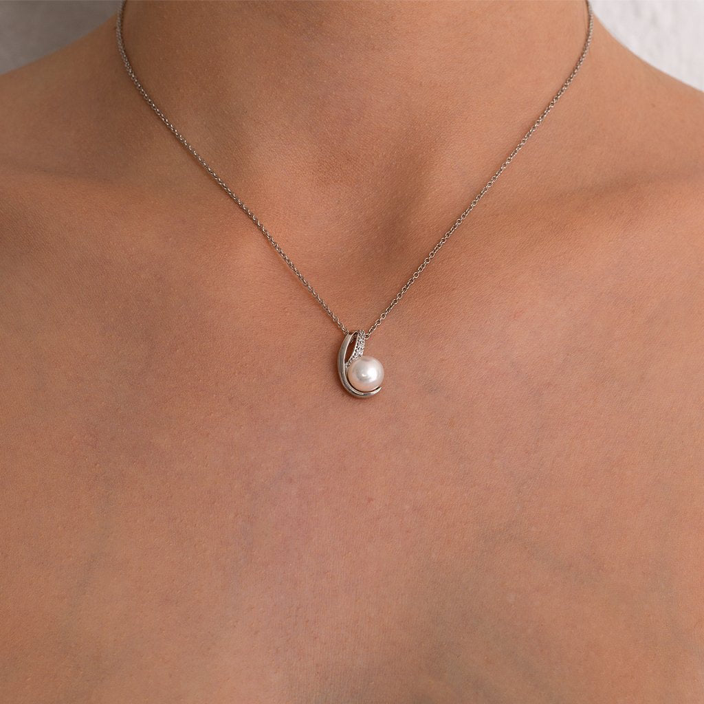 Gemvine Sterling Silver Freshwater Pearl Embraced Pendant Necklace + 18 Inch Adjustable Chain